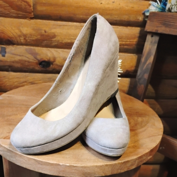 Apt 9 Womens Taupe Beige Faux Suede Wedge - Picture 1 of 7